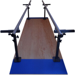 BARRAS PARALELAS CON PLATAFORMA PARA TERAPIA FISICA